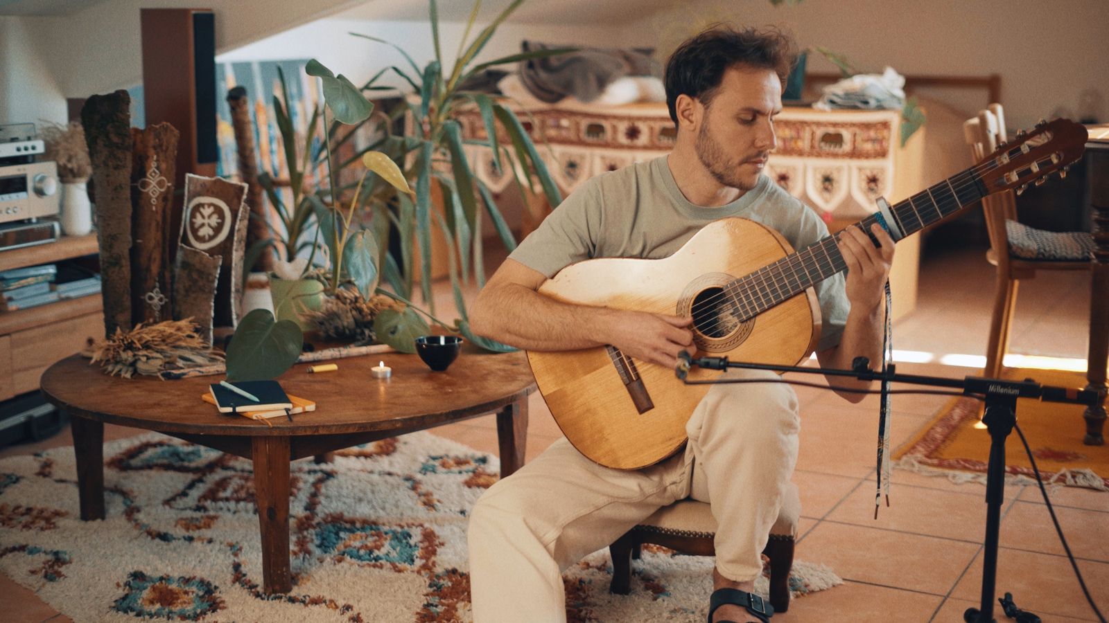 Antoine Chrétien — portrait à la guitare
